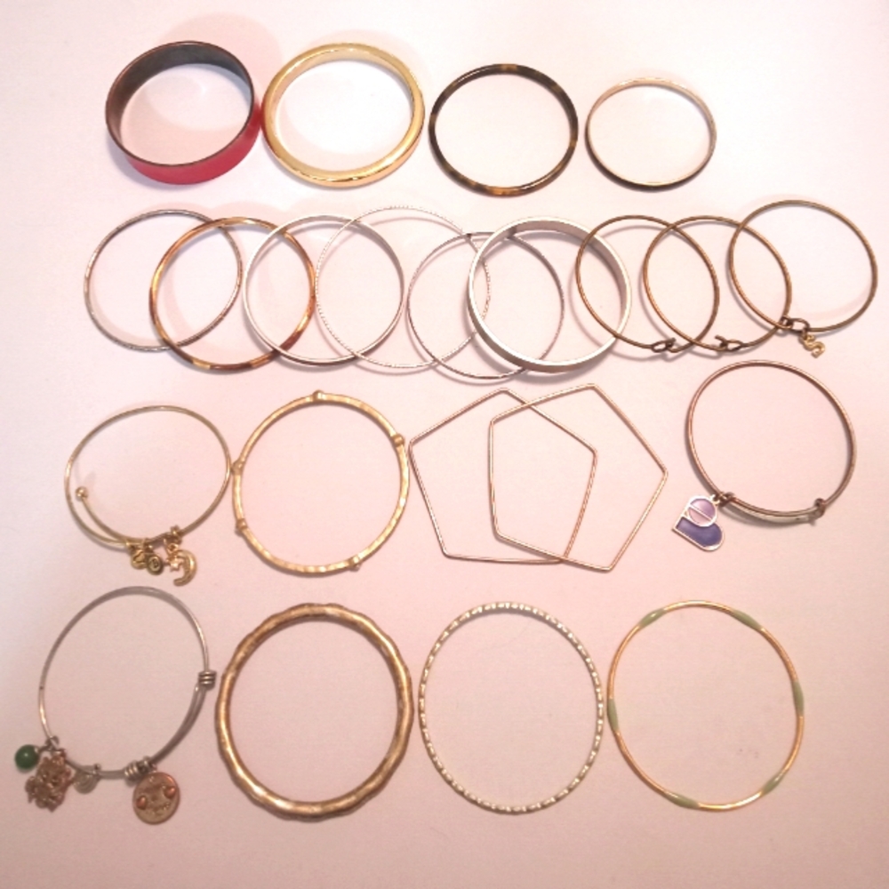 #15    22 Piece Bangle Bracelet Bundle